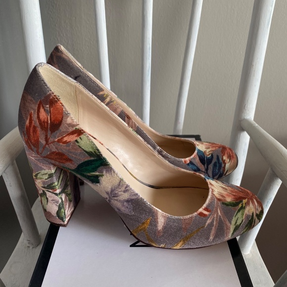 Heels 👠 - Picture 3 of 7